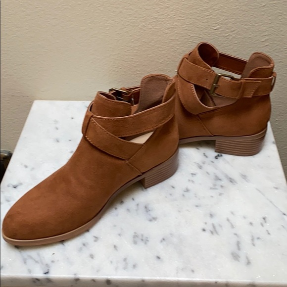 NWOT “Low Rider” Suede Ankle Booties - Picture 5 of 6
